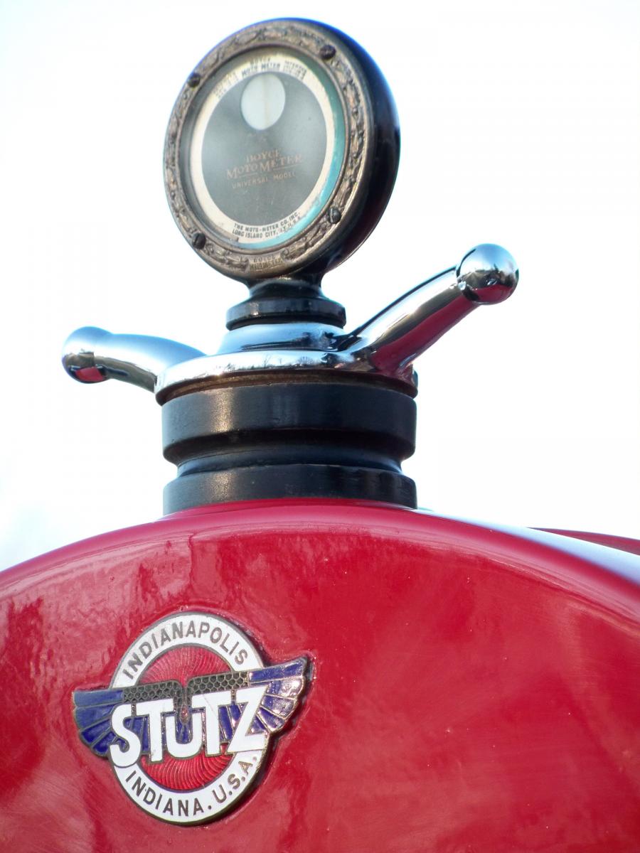 Логотип Stutz Model H 80 HP Touring 1920 года  (фото 20 из 32)